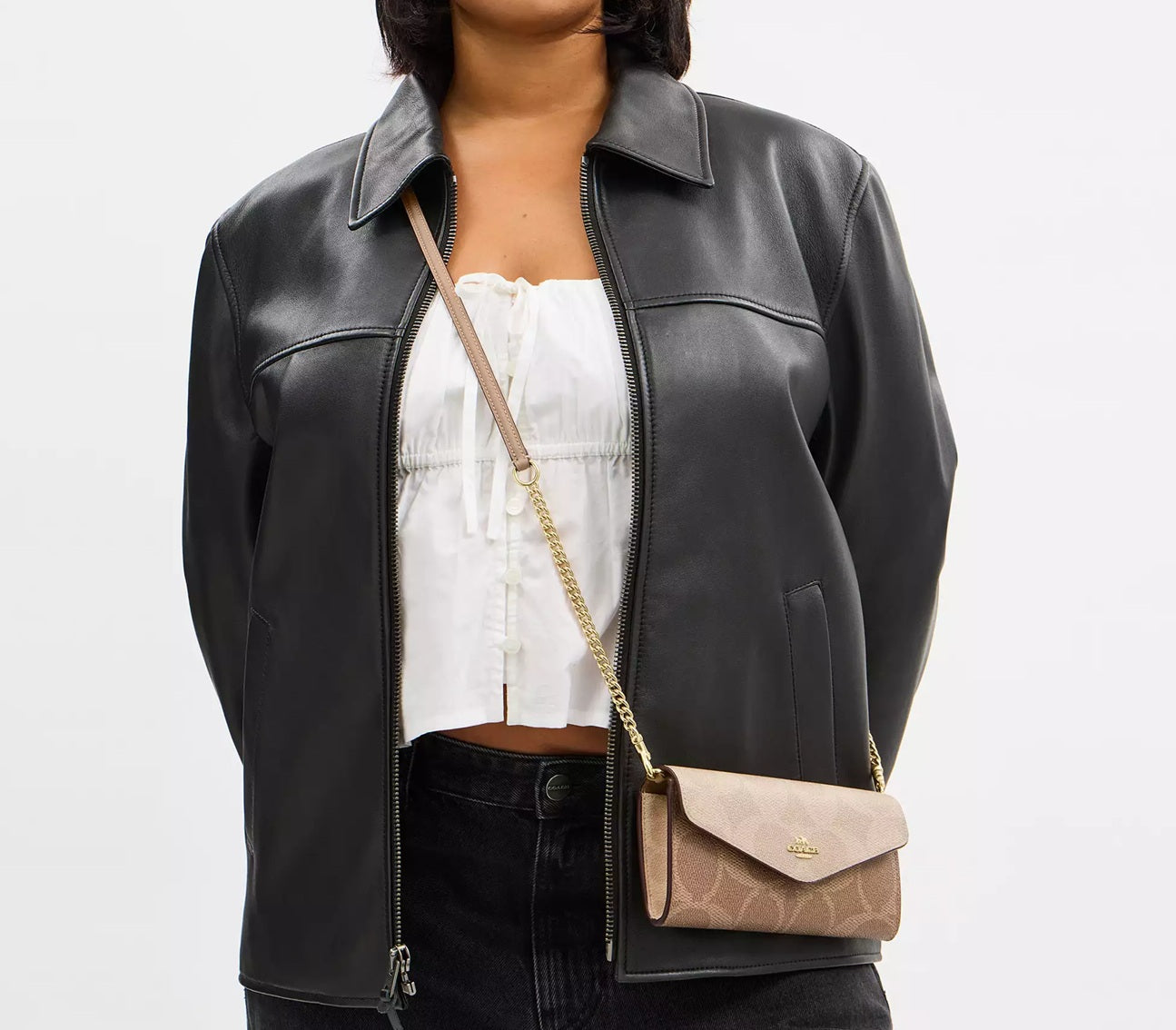 Klare Wallet With Chain In Blocked Signature Canvas Sand Tan Coach