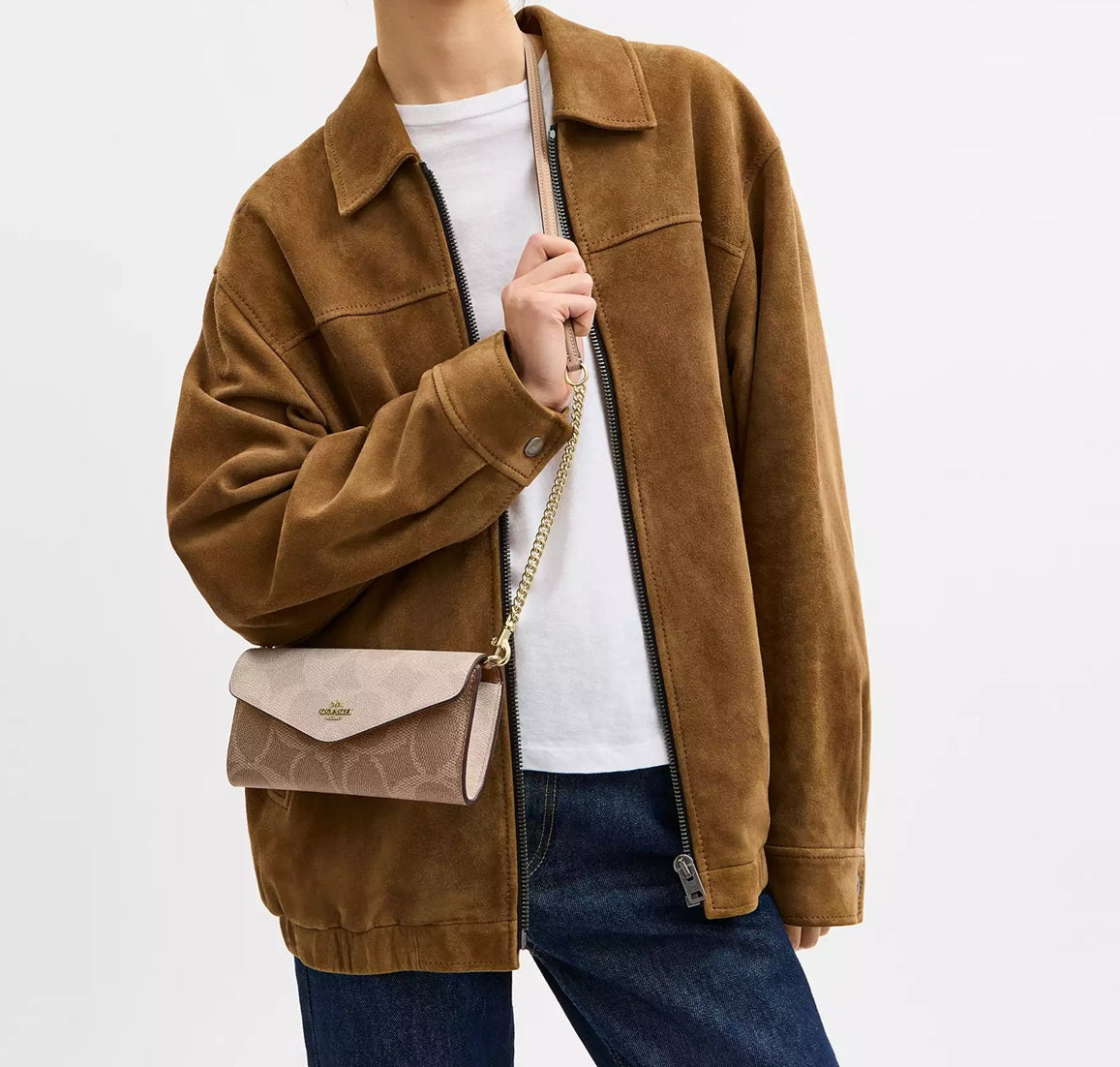 Klare Wallet With Chain In Blocked Signature Canvas Sand Tan Coach