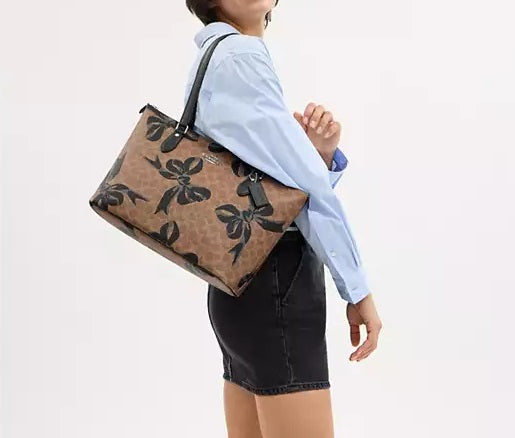 Gallery Tote Bag In Signature Canvas With Bow Print Black Coach